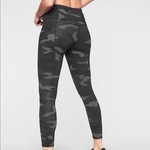 ATHLETA black camo 7/8 length leggings
